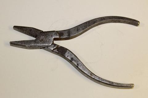 Pliers. The Pandunia for "pliers" is "pinse gi". Pliers. The Pandunia for "pliers" is "pinse gi".