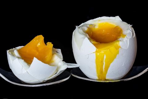 Soft-boiled egg. The Thai for "soft-boiled egg" is "ไข่ลวก". Soft-boiled egg. The Thai for "soft-boiled egg" is "ไข่ลวก".