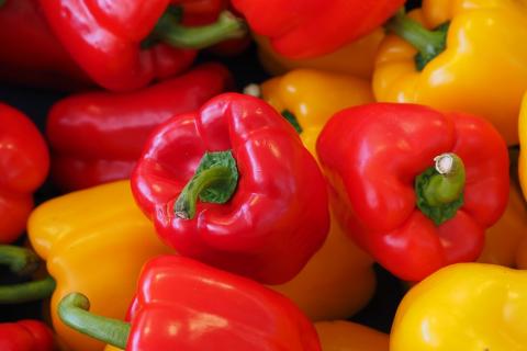 Sweet pepper. The Thai for "sweet pepper" is "พริกหวาน". Sweet pepper. The Thai for "sweet pepper" is "พริกหวาน".