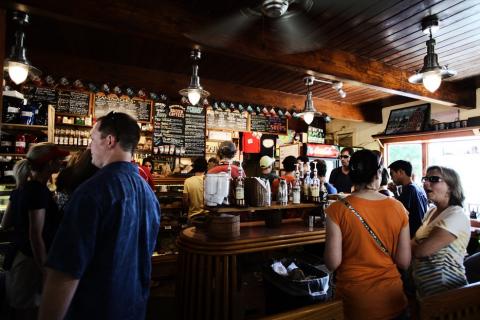 Pub; bar. The Thai for "pub; bar" is "ผับ". Pub; bar. The Thai for "pub; bar" is "ผับ".