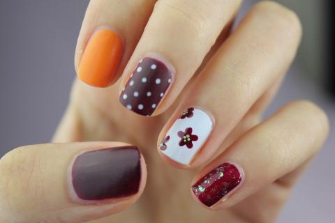 Fingernail; toenail. The Thai for "fingernail; toenail" is "เล็บ". Fingernail; toenail. The Thai for "fingernail; toenail" is "เล็บ".