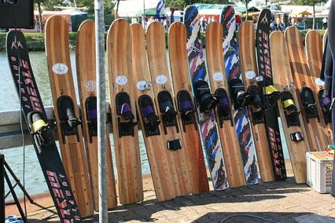 Water ski. The Thai for "water ski" is "สกีน้ำ". Water ski. The Thai for "water ski" is "สกีน้ำ".