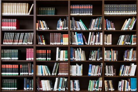 Bookshelf. The Thai for "bookshelf" is "ชั้นวางหนังสือ". Bookshelf. The Thai for "bookshelf" is "ชั้นวางหนังสือ".