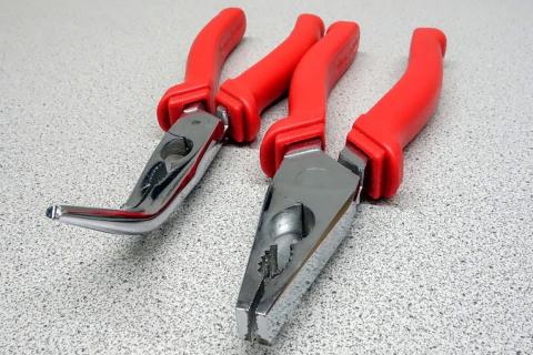 Pliers. The Thai for "pliers" is "คีม". Pliers. The Thai for "pliers" is "คีม".