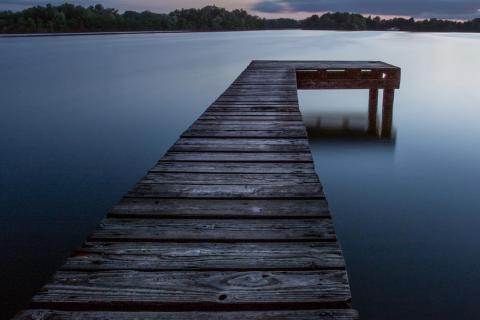 Floating dock; jetty. The Thai for "floating dock; jetty" is "โป๊ะ". Floating dock; jetty. The Thai for "floating dock; jetty" is "โป๊ะ".