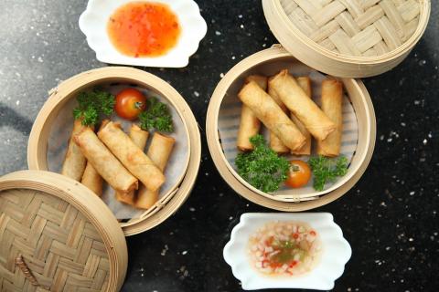 Spring roll. The Thai for "spring roll" is "เปาะเปี๊ยะ". Spring roll. The Thai for "spring roll" is "เปาะเปี๊ยะ".