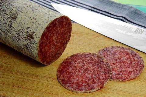 Salami. The Thai for "salami" is "ซาลามี". Salami. The Thai for "salami" is "ซาลามี".