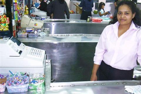 Cashier. The Thai for "cashier" is "ที่จ่ายเงิน". Cashier. The Thai for "cashier" is "ที่จ่ายเงิน".