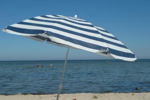 Parasol. The Thai for "parasol" is "ร่ม". Parasol. The Thai for "parasol" is "ร่ม".