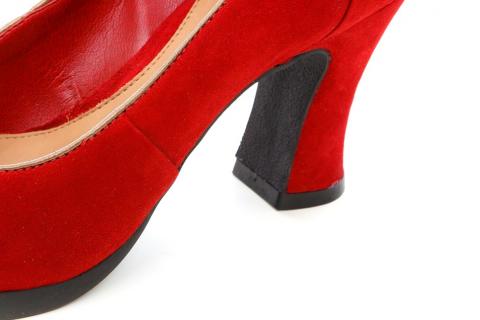 Heel. The Thai for "heel" is "ส้นเท้า". Heel. The Thai for "heel" is "ส้นเท้า".