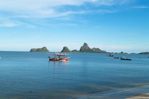 Prachuap Khiri Khan (city in the south of Thailand). The Thai for "Prachuap Khiri Khan (city in the south of Thailand)" is "ประจวบคีรีขันธ์". Prachuap Khiri Khan (city in the south of Thailand). The Thai for "Prachuap Khiri Khan (city in the south of Thailand)" is "ประจวบคีรีขันธ์".