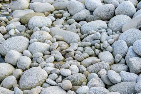 Pebble; gravel (long form). The Thai for "pebble; gravel (long form)" is "ก้อนกรวด". Pebble; gravel (long form). The Thai for "pebble; gravel (long form)" is "ก้อนกรวด".