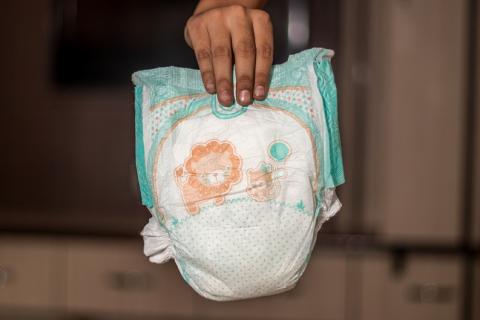 Diaper. The Thai for "diaper" is "ผ้าอ้อม".