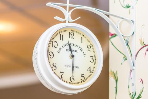 Half an hour. The Thai for "half an hour" is "ครึ่งชั่วโมง". Half an hour. The Thai for "half an hour" is "ครึ่งชั่วโมง".