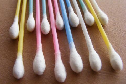Cotton buds. The Thai for "cotton buds" is "ไม้ปั่นหู". Cotton buds. The Thai for "cotton buds" is "ไม้ปั่นหู".