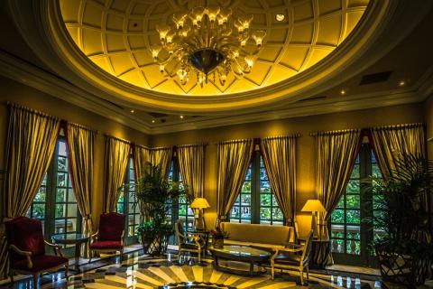 Luxurious; deluxe. The Thai for "luxurious; deluxe" is "หรูหรา". Luxurious; deluxe. The Thai for "luxurious; deluxe" is "หรูหรา".