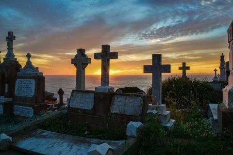 Graveyard; cemetery. The Thai for "graveyard; cemetery" is "สุสาน". Graveyard; cemetery. The Thai for "graveyard; cemetery" is "สุสาน".