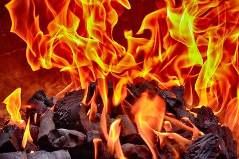 To burn. The Thai for "to burn" is "ไหม้". To burn. The Thai for "to burn" is "ไหม้".