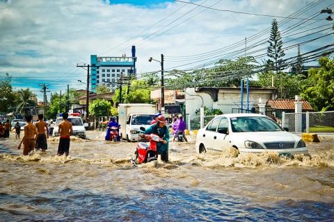 To flood. The Thai for "to flood" is "น้ำท่วม". To flood. The Thai for "to flood" is "น้ำท่วม".