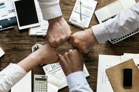To cooperate, to collaborate. The Thai for "to cooperate, to collaborate" is "ร่วมมือ". To cooperate, to collaborate. The Thai for "to cooperate, to collaborate" is "ร่วมมือ".