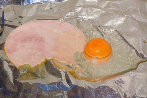 Ham and egg. The Thai for "ham and egg" is "แฮมและไข่". Ham and egg. The Thai for "ham and egg" is "แฮมและไข่".