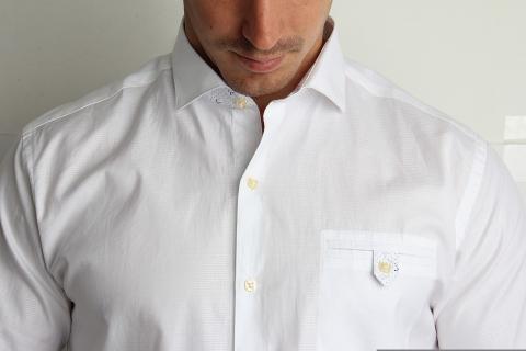 A white shirt. The Thai for "a white shirt" is "เสื้อเชิ้ตสีขาว". A white shirt. The Thai for "a white shirt" is "เสื้อเชิ้ตสีขาว".