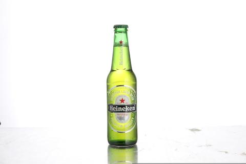 A bottle of beer. The Thai for "a bottle of beer" is "เบียร์หนึ่งขวด". A bottle of beer. The Thai for "a bottle of beer" is "เบียร์หนึ่งขวด".