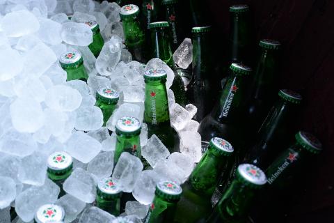 Several bottles of beer. The Thai for "several bottles of beer" is "เบียร์หลายขวด". Several bottles of beer. The Thai for "several bottles of beer" is "เบียร์หลายขวด".