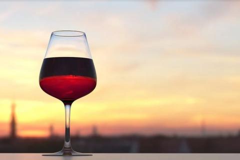 A wine glass. The Thai for "a wine glass" is "แก้วไวน์". A wine glass. The Thai for "a wine glass" is "แก้วไวน์".