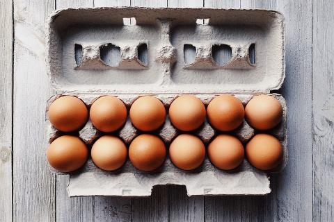 A dozen eggs. The Thai for "a dozen eggs" is "ไข่หนึ่งโหล". A dozen eggs. The Thai for "a dozen eggs" is "ไข่หนึ่งโหล".