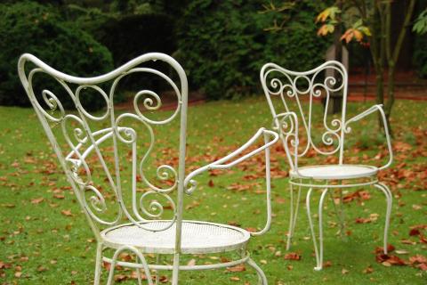 Two white iron chairs. The Thai for "two white iron chairs" is "เก้าอี้เหล็กสีขาวสองตัว". Two white iron chairs. The Thai for "two white iron chairs" is "เก้าอี้เหล็กสีขาวสองตัว".