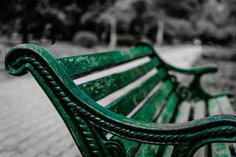 A green bench. The Thai for "a green bench" is "ม้านั่งสีเขียว". A green bench. The Thai for "a green bench" is "ม้านั่งสีเขียว".