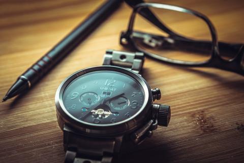 A watch, a pen and a pair of glasses. The Thai for "a watch, a pen and a pair of glasses" is "นาฬิกา ปากกา และแว่นตา". A watch, a pen and a pair of glasses. The Thai for "a watch, a pen and a pair of glasses" is "นาฬิกา ปากกา และแว่นตา".