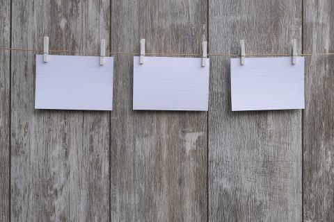 Three sheets of paper. The Thai for "three sheets of paper" is "กระดาษสามแผ่น". Three sheets of paper. The Thai for "three sheets of paper" is "กระดาษสามแผ่น".