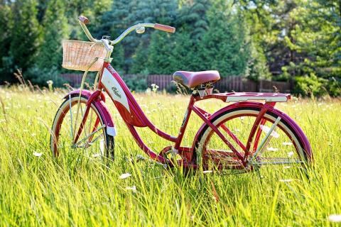 A red bicycle. The Thai for "a red bicycle" is "จักรยานสีแดง". A red bicycle. The Thai for "a red bicycle" is "จักรยานสีแดง".