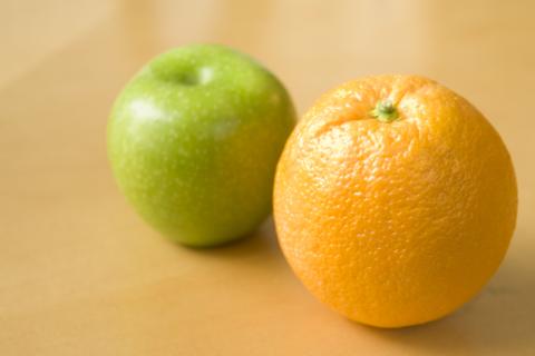A green apple and an orange. The Thai for "a green apple and an orange" is "แอปเปิ้ลเขียวและส้ม". A green apple and an orange. The Thai for "a green apple and an orange" is "แอปเปิ้ลเขียวและส้ม".