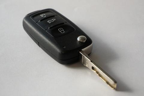 A car key. The Thai for "a car key" is "กุญแจรถ". A car key. The Thai for "a car key" is "กุญแจรถ".