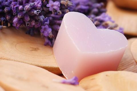 A heart-shaped bar of soap. The Thai for "a heart-shaped bar of soap" is "สบู่รูปหัวใจ". A heart-shaped bar of soap. The Thai for "a heart-shaped bar of soap" is "สบู่รูปหัวใจ".