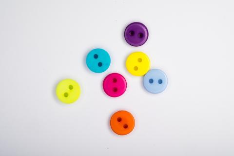 Seven buttons. The Thai for "seven buttons" is "กระดุมเจ็ดเม็ด". Seven buttons. The Thai for "seven buttons" is "กระดุมเจ็ดเม็ด".