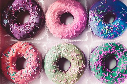 Six doughnuts. The Thai for "six doughnuts" is "โดนัทหกชิ้น". Six doughnuts. The Thai for "six doughnuts" is "โดนัทหกชิ้น".