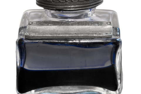 A bottle of blue ink. The Thai for "a bottle of blue ink" is "หมึกสีน้ำเงินหนึ่งขวด". A bottle of blue ink. The Thai for "a bottle of blue ink" is "หมึกสีน้ำเงินหนึ่งขวด".