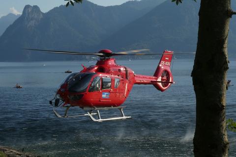A red helicopter. The Thai for "a red helicopter" is "เฮลิคอปเตอร์สีแดง". A red helicopter. The Thai for "a red helicopter" is "เฮลิคอปเตอร์สีแดง".