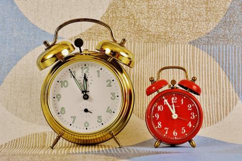 A small alarm clock and a big alarm clock. The Thai for "a small alarm clock and a big alarm clock" is "นาฬิกาปลุกเล็กและนาฬิกาปลุกใหญ่". A small alarm clock and a big alarm clock. The Thai for "a small alarm clock and a big alarm clock" is "นาฬิกาปลุกเล็กและนาฬิกาปลุกใหญ่".