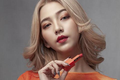 A woman and a lipstick. The Thai for "a woman and a lipstick" is "ผู้หญิงและลิปสติก". A woman and a lipstick. The Thai for "a woman and a lipstick" is "ผู้หญิงและลิปสติก".