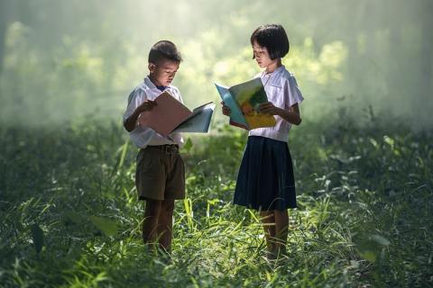 Two students. The Thai for "two students" is "นักเรียนสองคน". Two students. The Thai for "two students" is "นักเรียนสองคน".