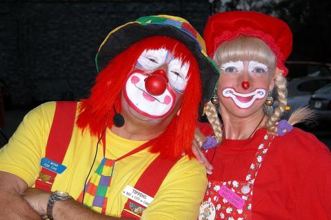 Two clowns. The Thai for "two clowns" is "ตัวตลกสองคน". Two clowns. The Thai for "two clowns" is "ตัวตลกสองคน".