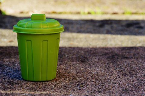 A green bin. The Thai for "a green bin" is "ถังขยะสีเขียว". A green bin. The Thai for "a green bin" is "ถังขยะสีเขียว".