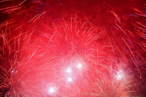 Red fireworks. The Thai for "red fireworks" is "ดอกไม้ไฟสีแดง". Red fireworks. The Thai for "red fireworks" is "ดอกไม้ไฟสีแดง".