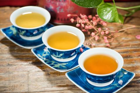 Three cups of tea. The Thai for "three cups of tea" is "ชาสามถ้วย". Three cups of tea. The Thai for "three cups of tea" is "ชาสามถ้วย".