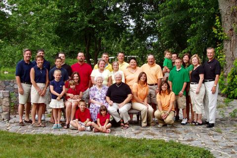 The family is big.. The Thai for "The family is big." is "ครอบครัวใหญ่". The family is big.. The Thai for "The family is big." is "ครอบครัวใหญ่".